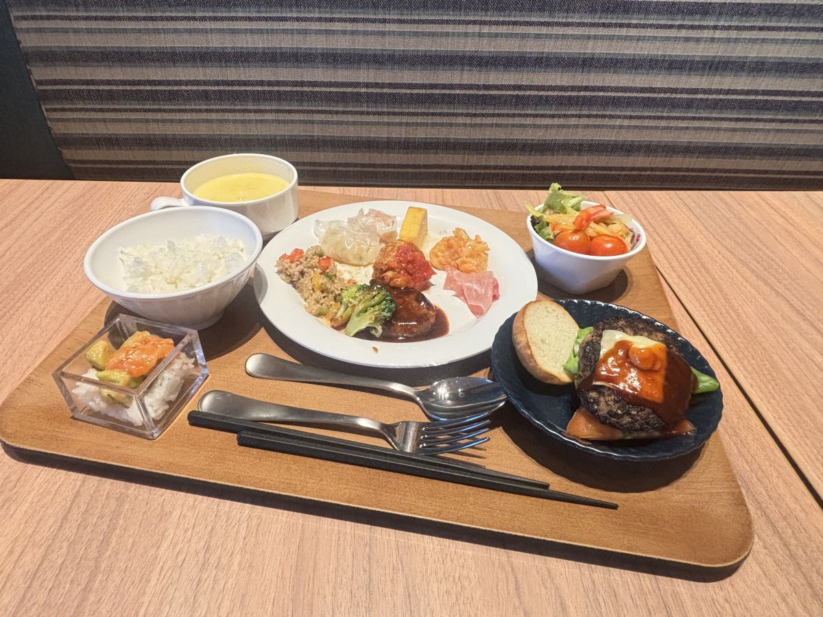 「多国籍ビュッフェ」大人3500円、小学生2200円、未就学児無料