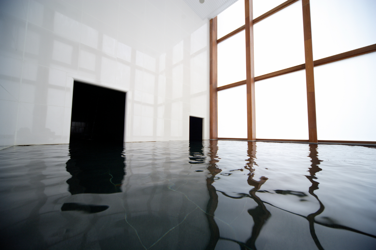 メディテイションバスにて深呼吸入浴を体験