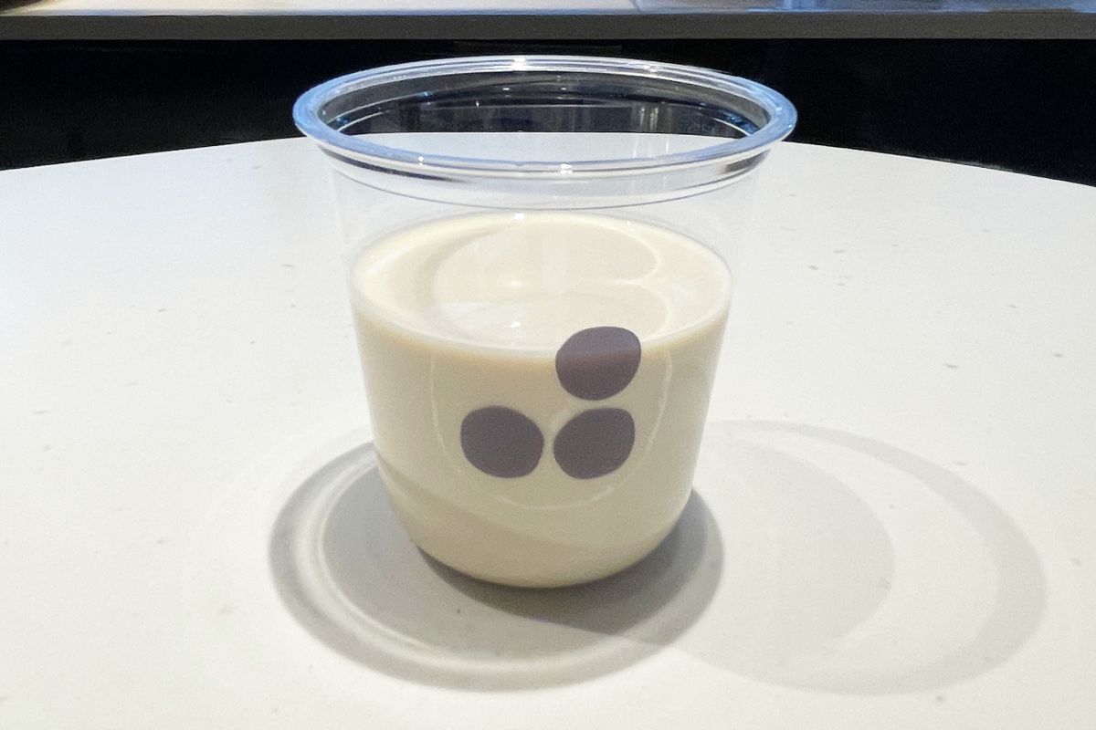 「しろぶりゅー（黒糖）」クリーミーミルク750円
