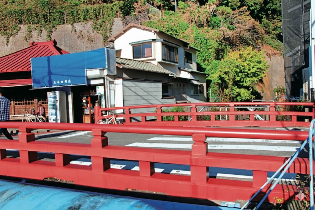 ローカルな雰囲気も心地良い桜橋