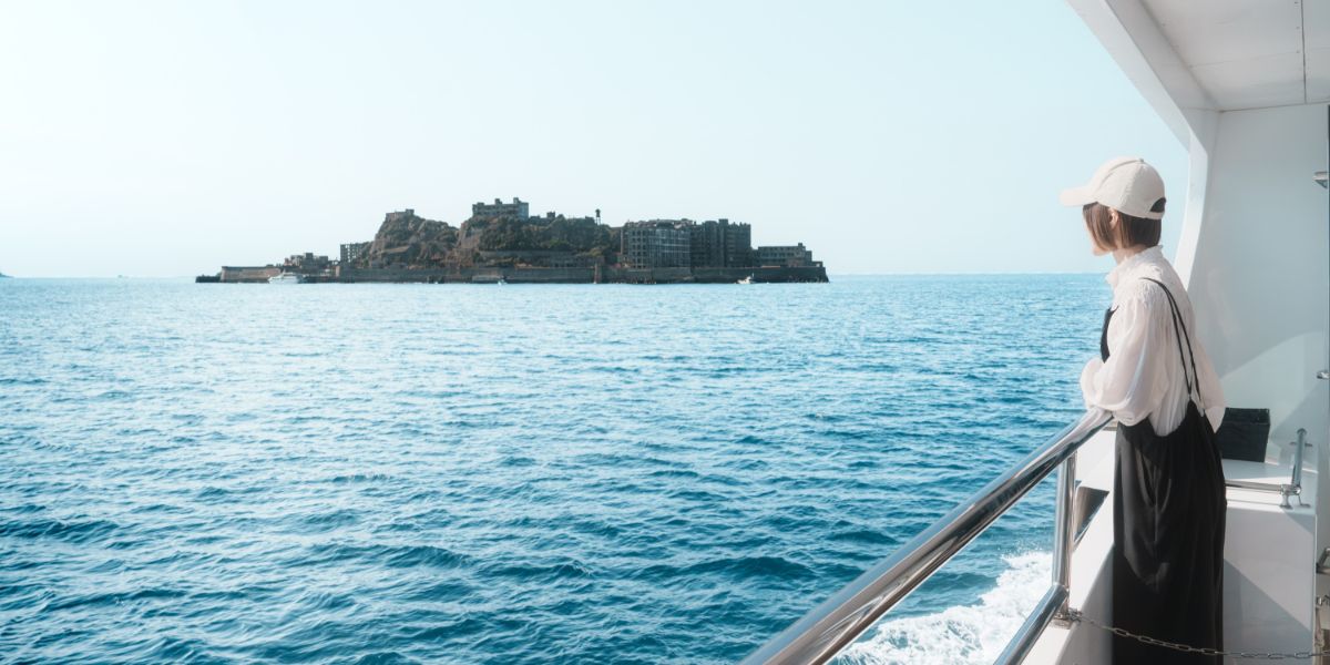 フェリーから見る軍艦島