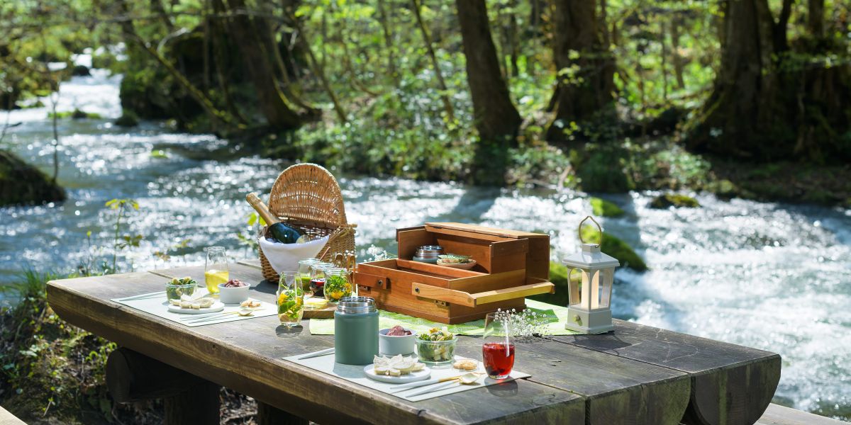 「奥入瀬渓流ホテル by 星野リゾート」で色鮮やかな芽吹きの絶景を堪能する「おいらせ芽吹きピクニック」