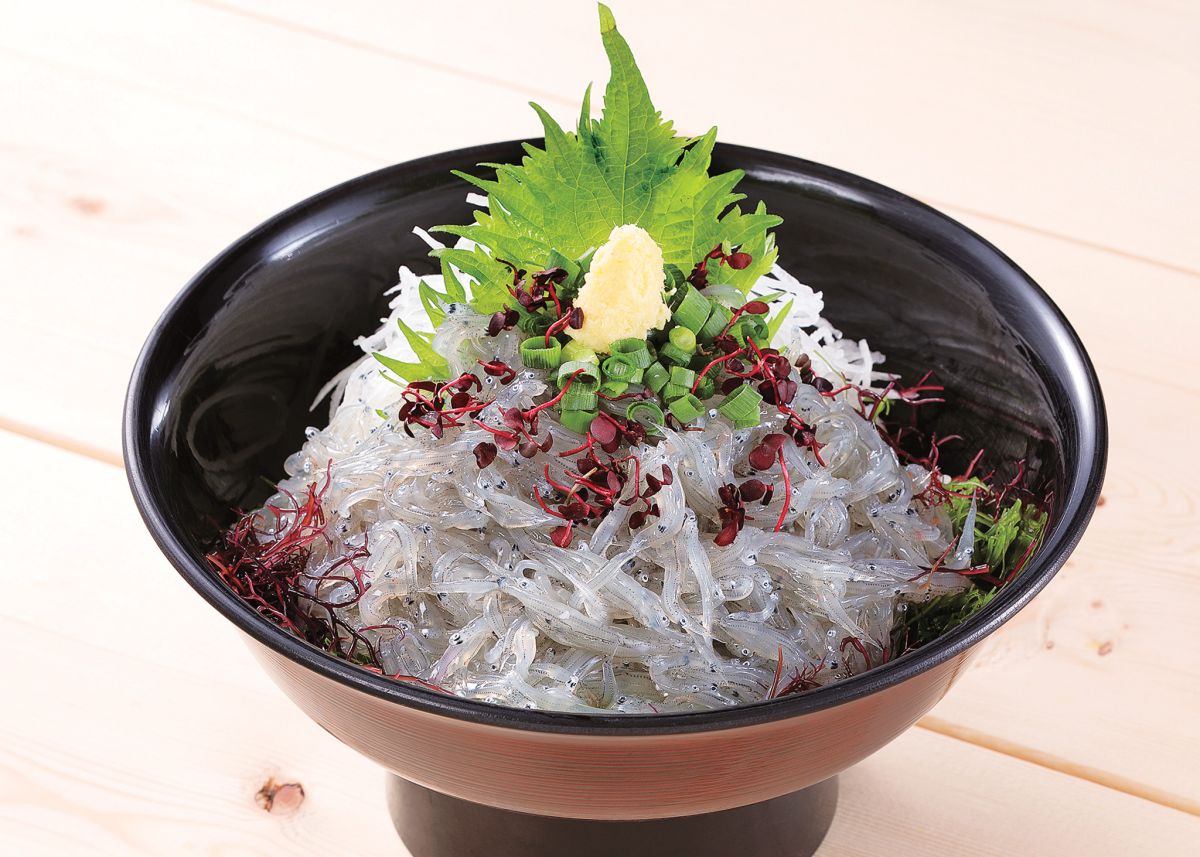 生しらす丼（味噌汁、漬物付き）1540円