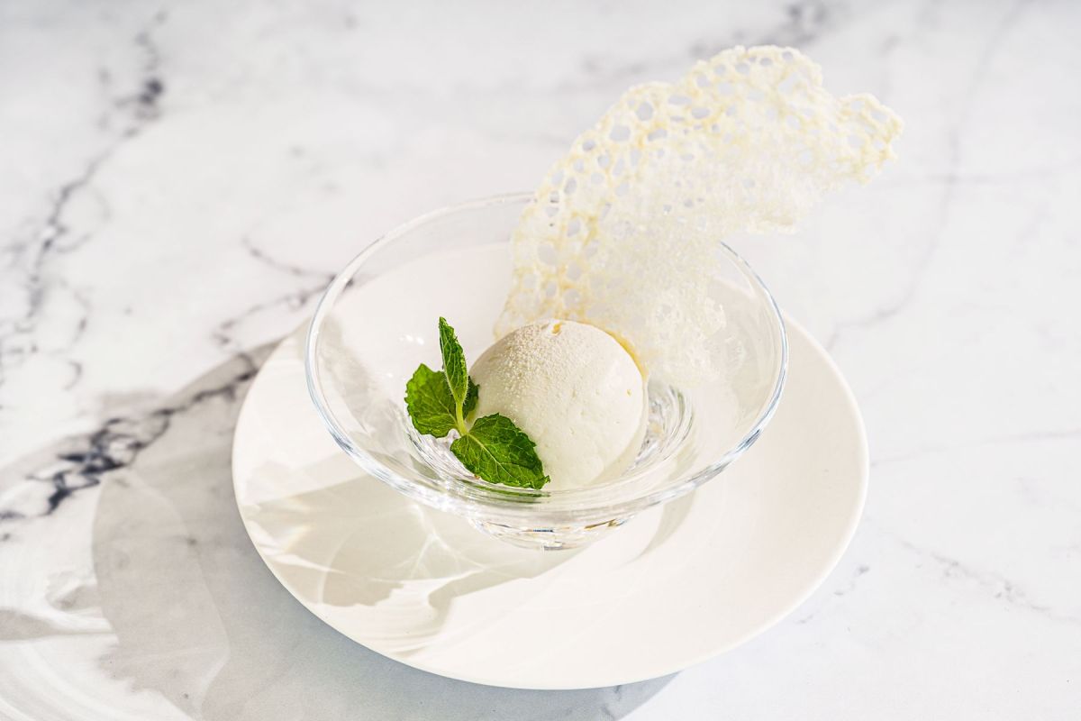 コースの〆／出来立てミルクジェラート