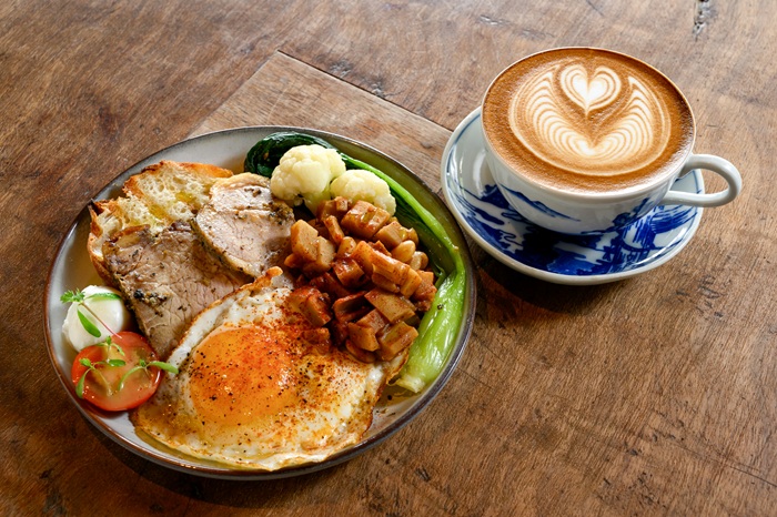 「モーニングプレート」1300円と「カフェラテ」590円