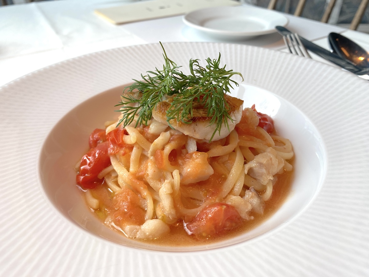「ビストロ シロ」魚介とフェンネル、フレッシュトマトのパスタ