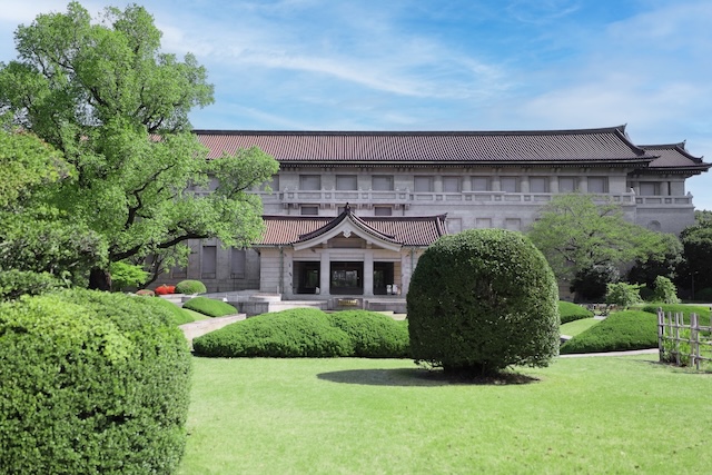 主に日本の美術や工芸を展示している本館（日本ギャラリー）