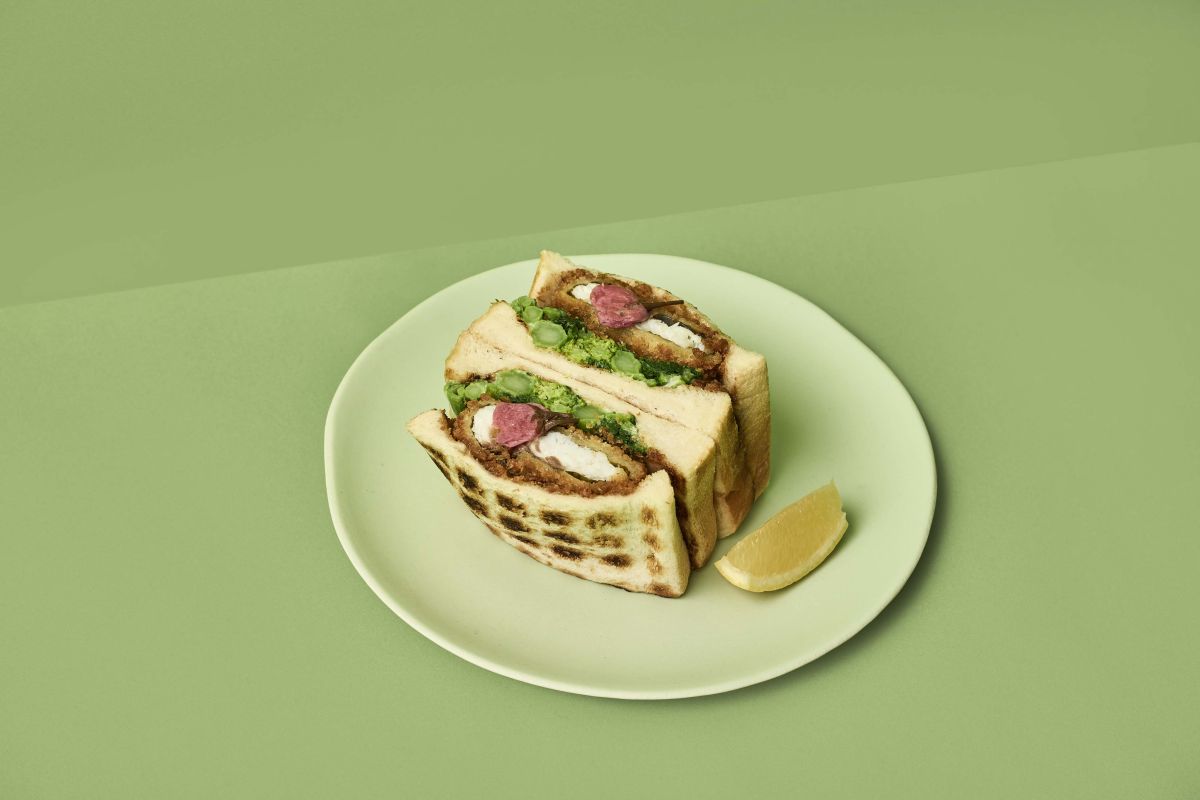 桜鯛と桜の葉のフライ、菜花のサンドイッチ