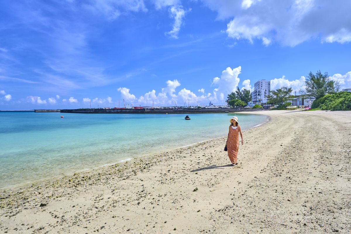 晴れた日は海の向こうに伊良部島を一望
