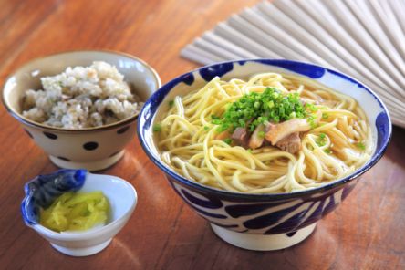 【石垣島】八重山そばを食べるならココ！「八重山そば処 来夏世」