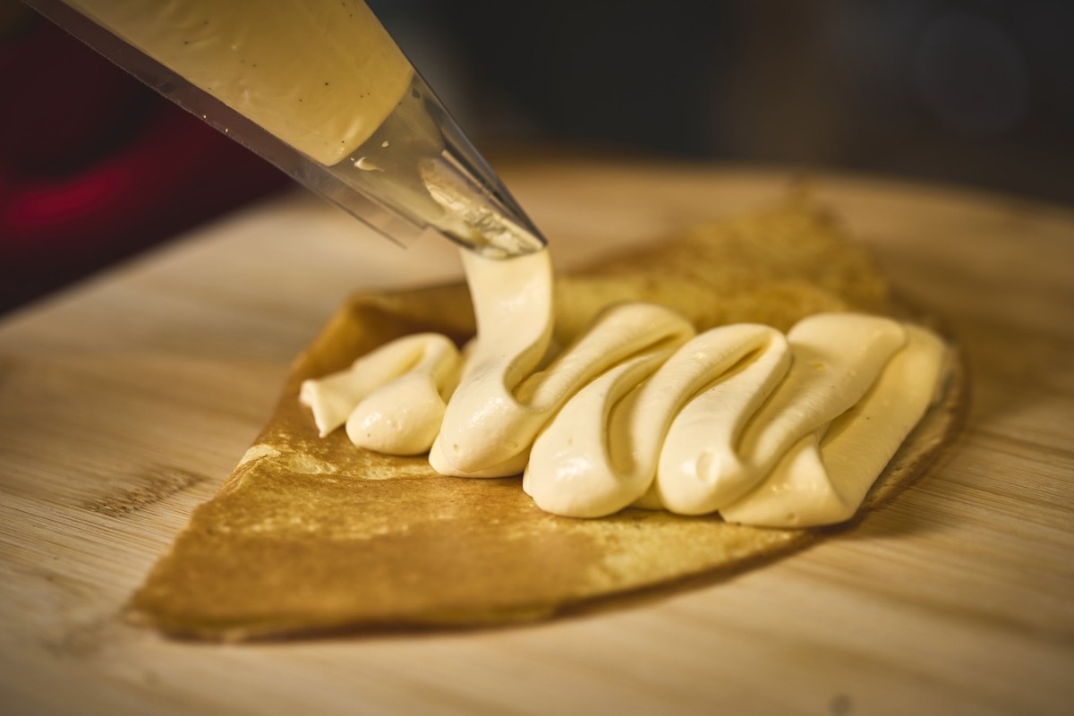 「ほおばる生カスタードクレープ」