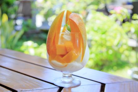 来間島「楽園の果実」で味わう！ 宮古島産マンゴーの極上スイーツ