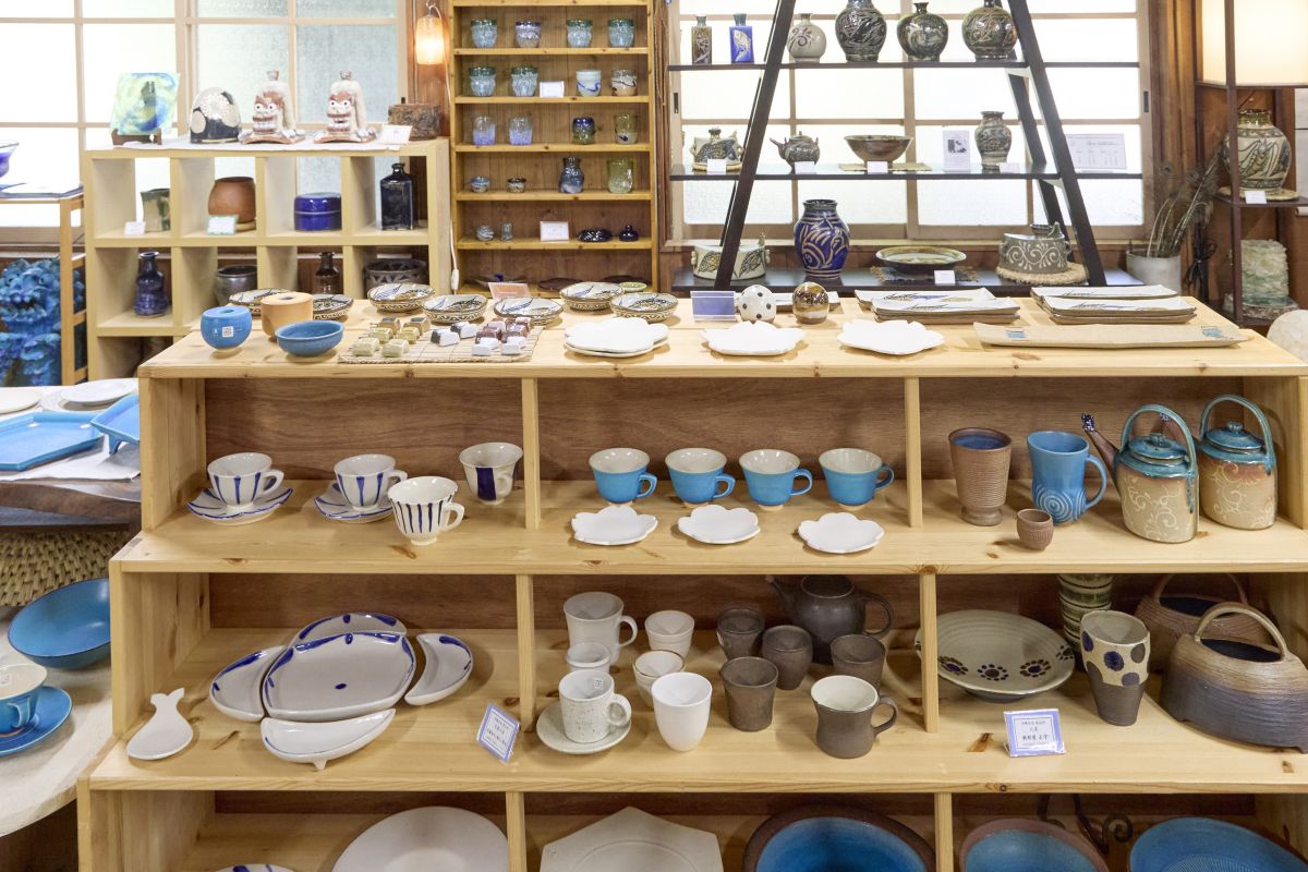 【石垣島】「やちむん館工房」で出合う！心ときめく沖縄の器と手しごと