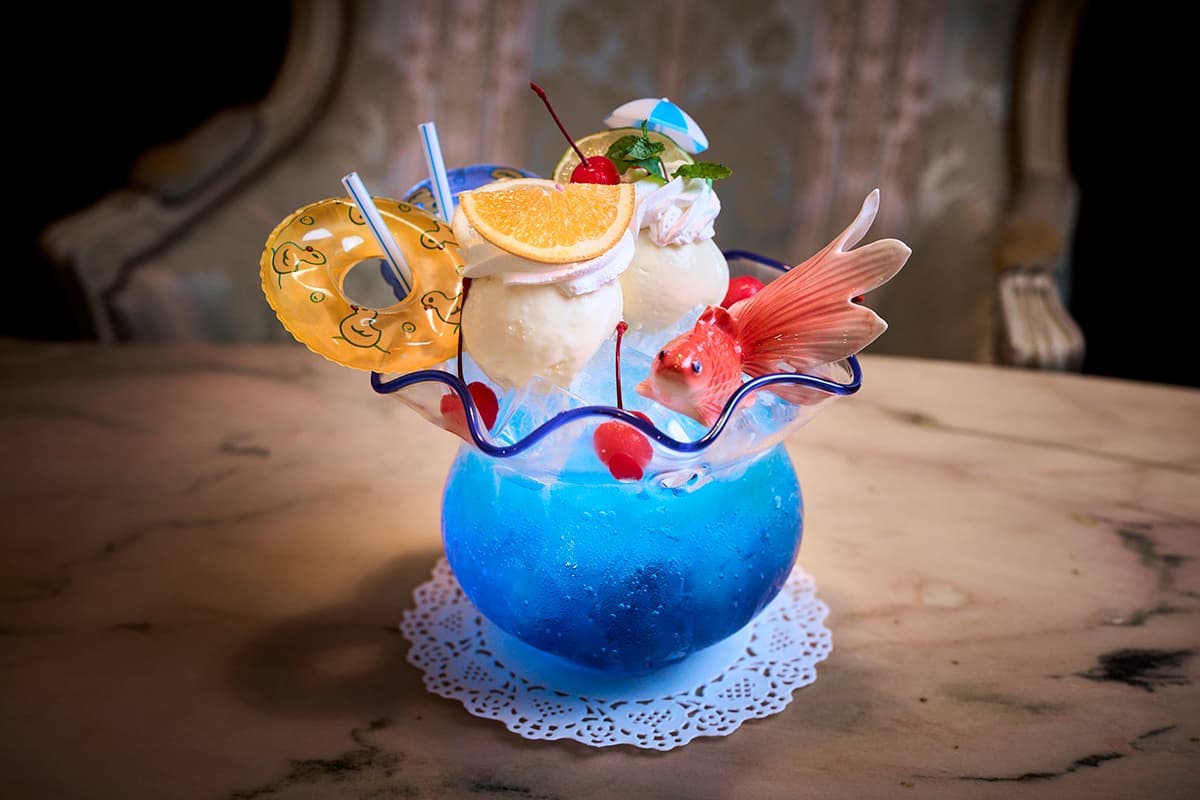 「金魚鉢クリームソーダ（ぶるーはわい）」1950円