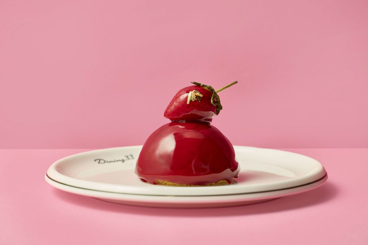 【麻布台ヒルズ限定】Dining 33 P&acirc;tisserie &agrave; la maison「フレジエ」 テイクアウト 1,100円 / イートイン 2,464円※1日20個限定