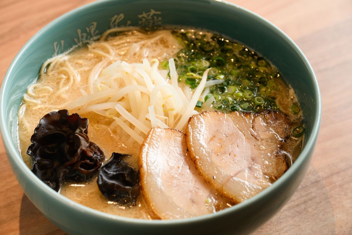 札幌飛燕「鶏豚骨白スープ」1200円