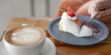 【大阪・谷町六丁目】季節限定メニューがSNSで話題！「EINS COFFEE」で腕利きのバリスタが淹れる自家焙煎コーヒー＆スイーツを堪能