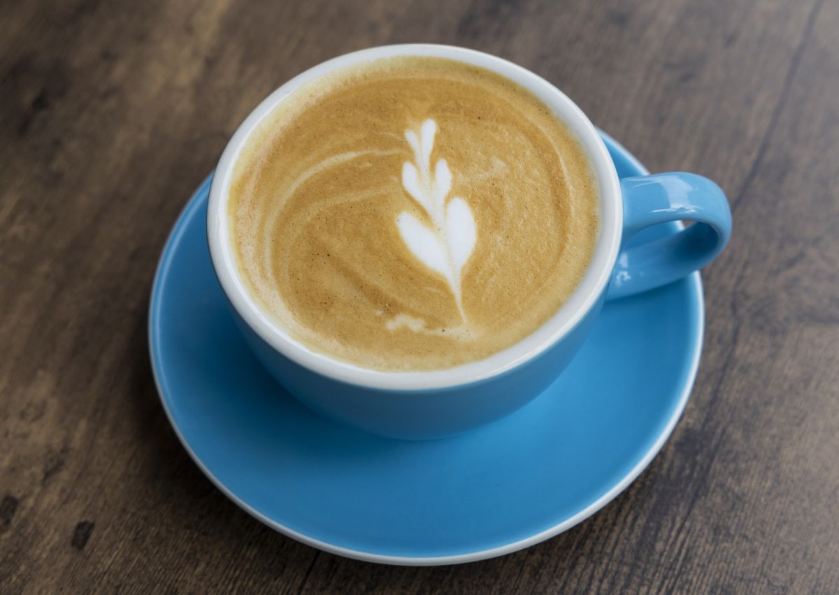 「スモール・ホットラテ」（$6）