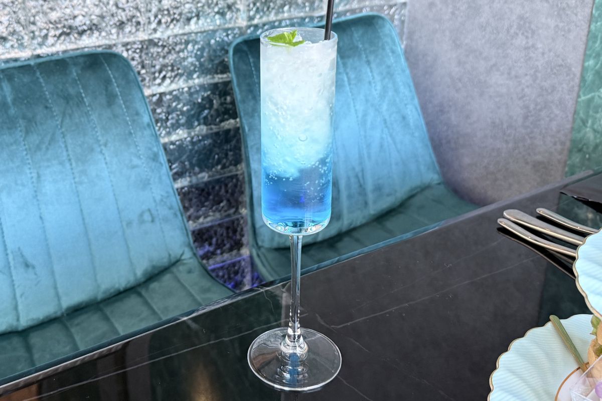 ウェルカムドリンク「ラピスブルーソーダ」