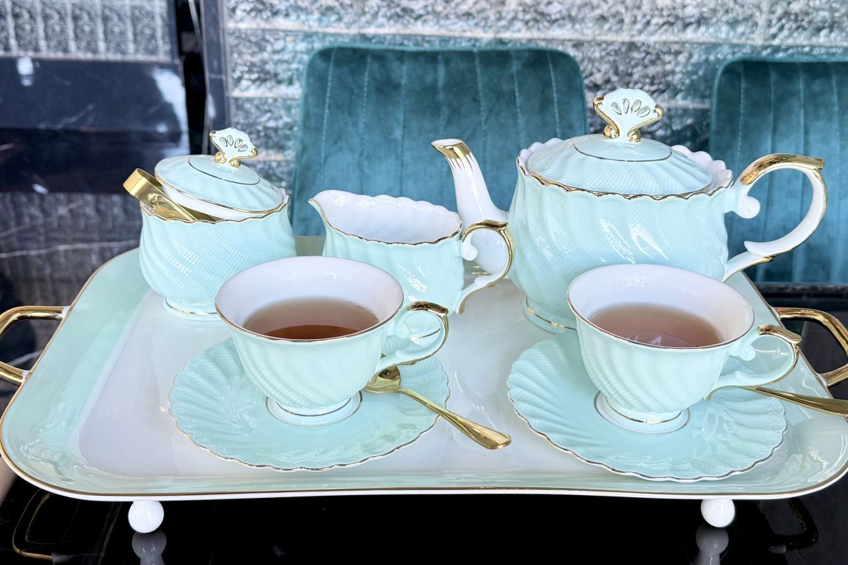 8種カフェフリー 左「スウィートホワイトピーチ」、右「フレンチマスカット」