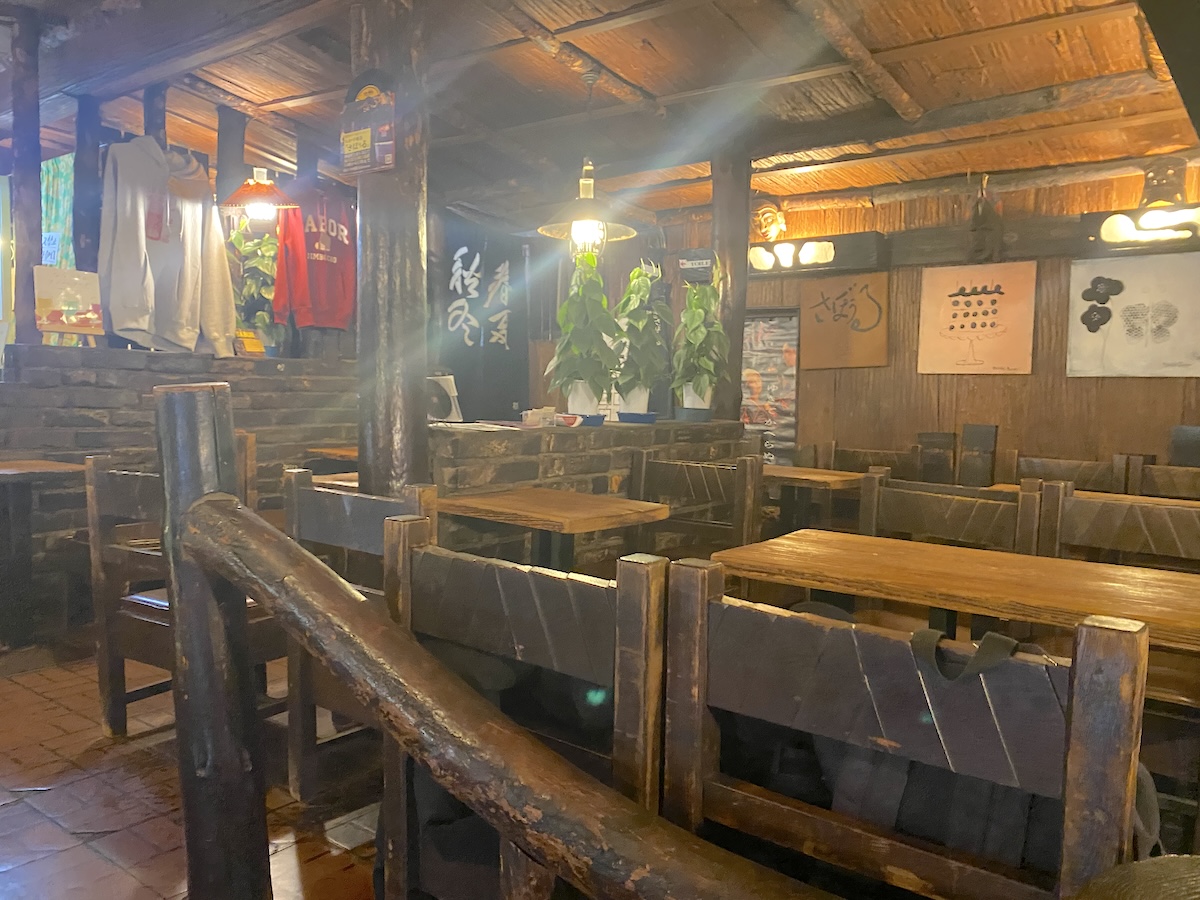 「さぼうる」店内1