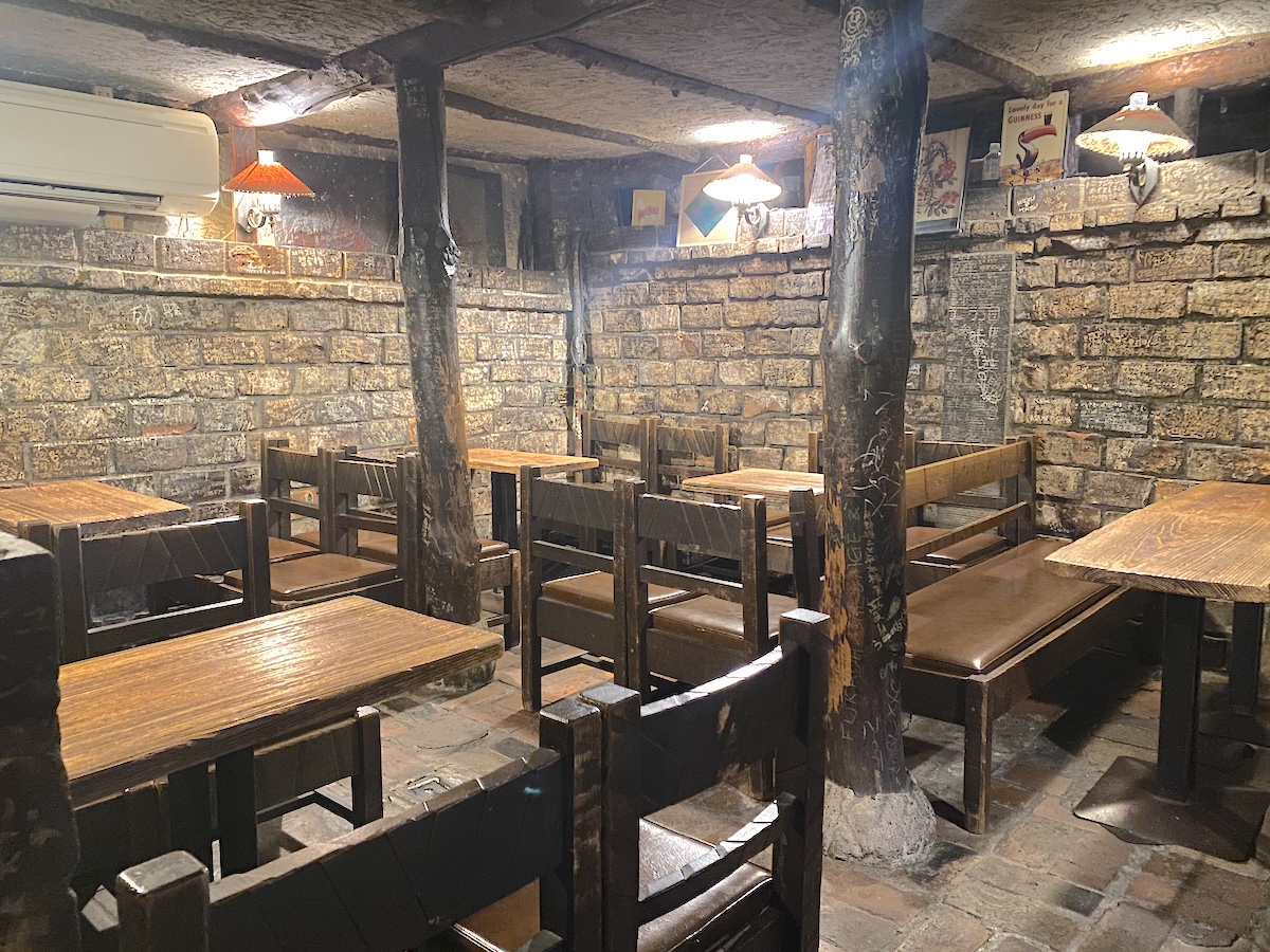 「さぼうる」店内2