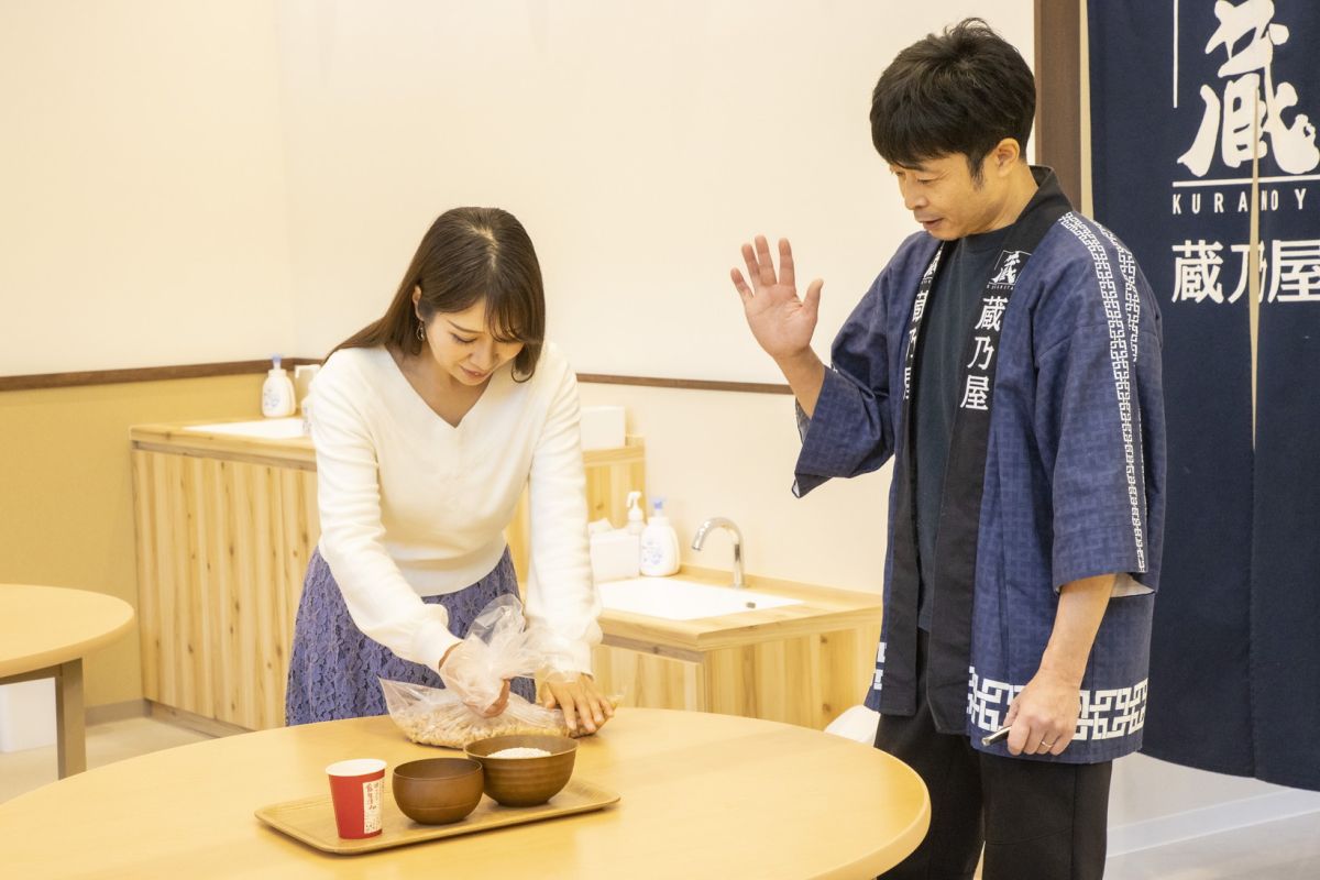 蔵乃屋の味噌仕込み体験の様子