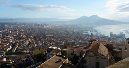 【2026年イタリア最新情報】美景と活気にあふれる港町・ナポリを散策