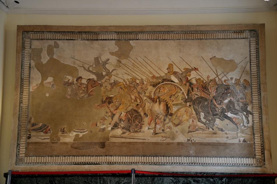 『アレキサンドロス大王の戦い』。ポンペイ最大の豪邸跡・ファウノの家の談話室の床を飾ったモザイク。約100万個の石を用いた大作