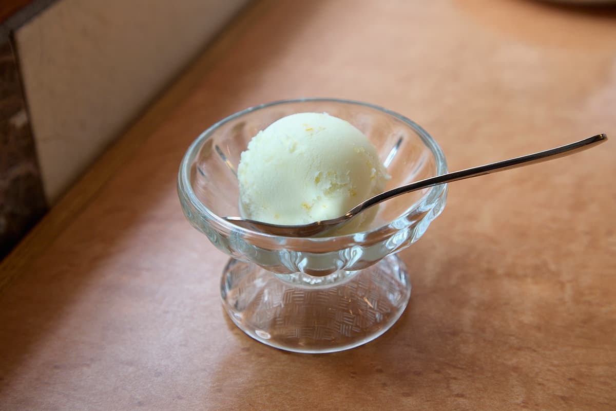 ランチメニューのセットには食後にシャーベットも付く