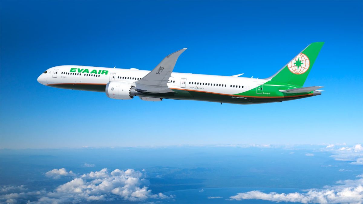 コーポ―レートカラーはグリーン。スタッフの制服にも注目