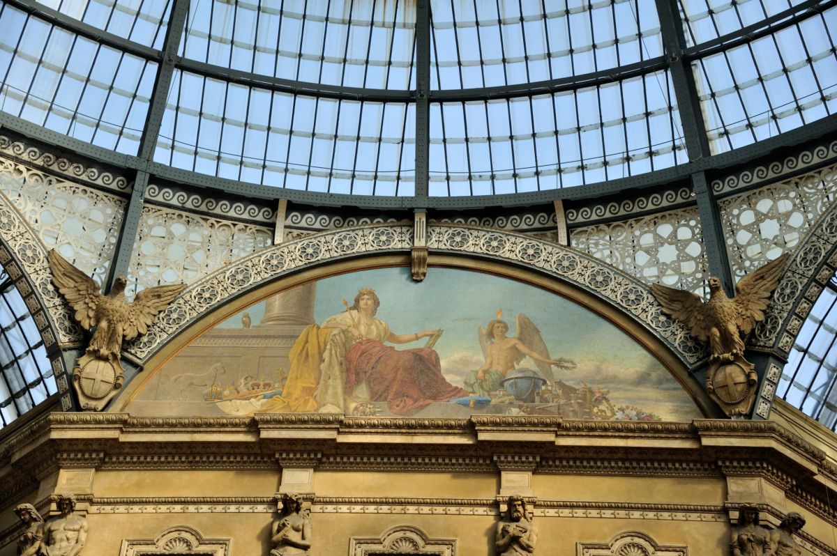 十字型アーケードの中央部で上を見ると、美しい4枚のフレスコ画が。ヨーロッパ、アジア、アメリカ、アフリカの四大陸をモチーフにした作品