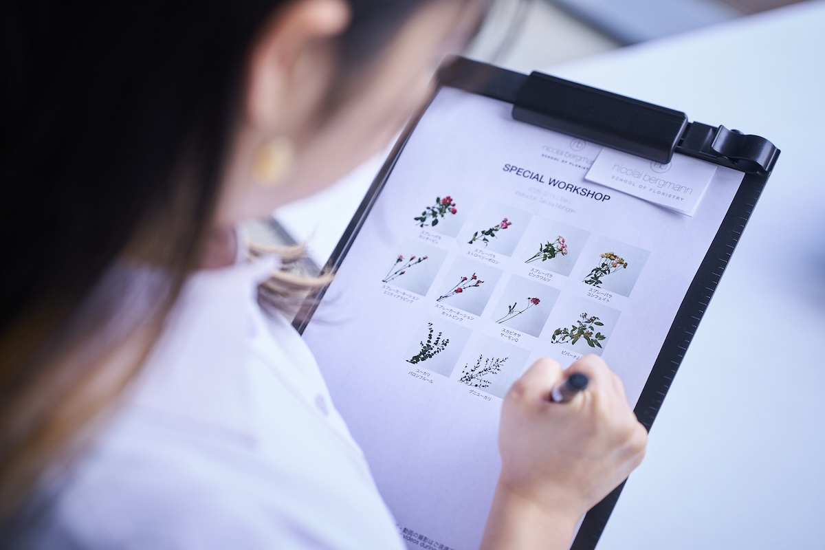 資料とペンが用意されているので、手ぶらで参加OK