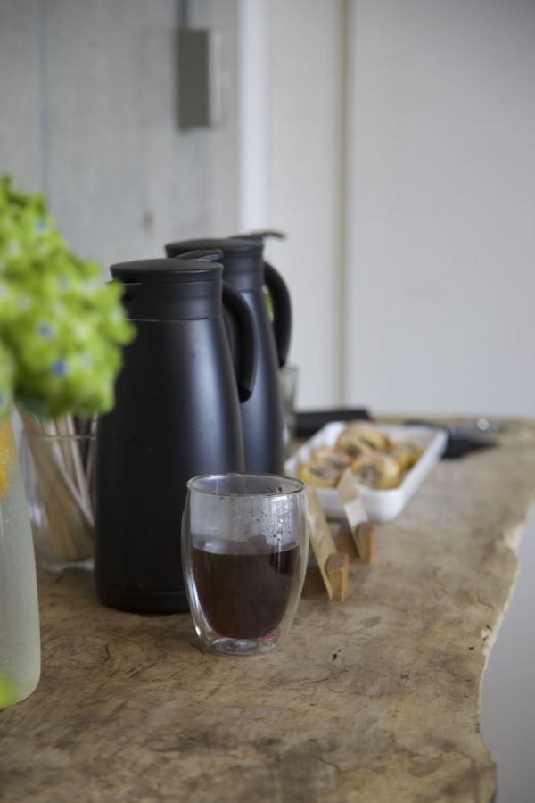 教室の一角に用意されたコーヒーとスイーツ。レッスン料金内に含まれる（写真提供：Nicolai Bergmann）