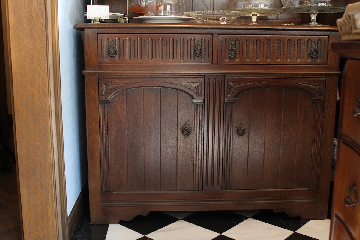 アンティークな雰囲気の調度品がとっても素敵な店内