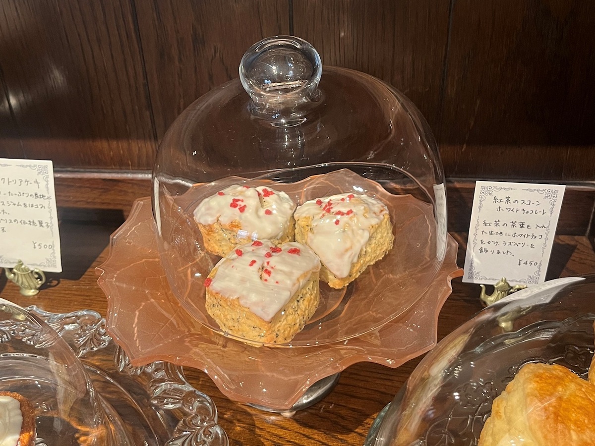 「紅茶のスコーン ホワイトチョコレート」450円／写真提供：tearoom Rosette