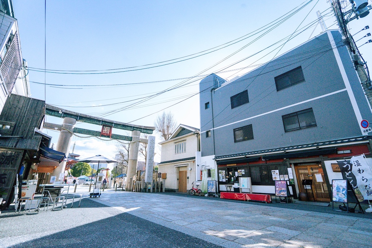 四天王寺の石鳥居がすぐそばに