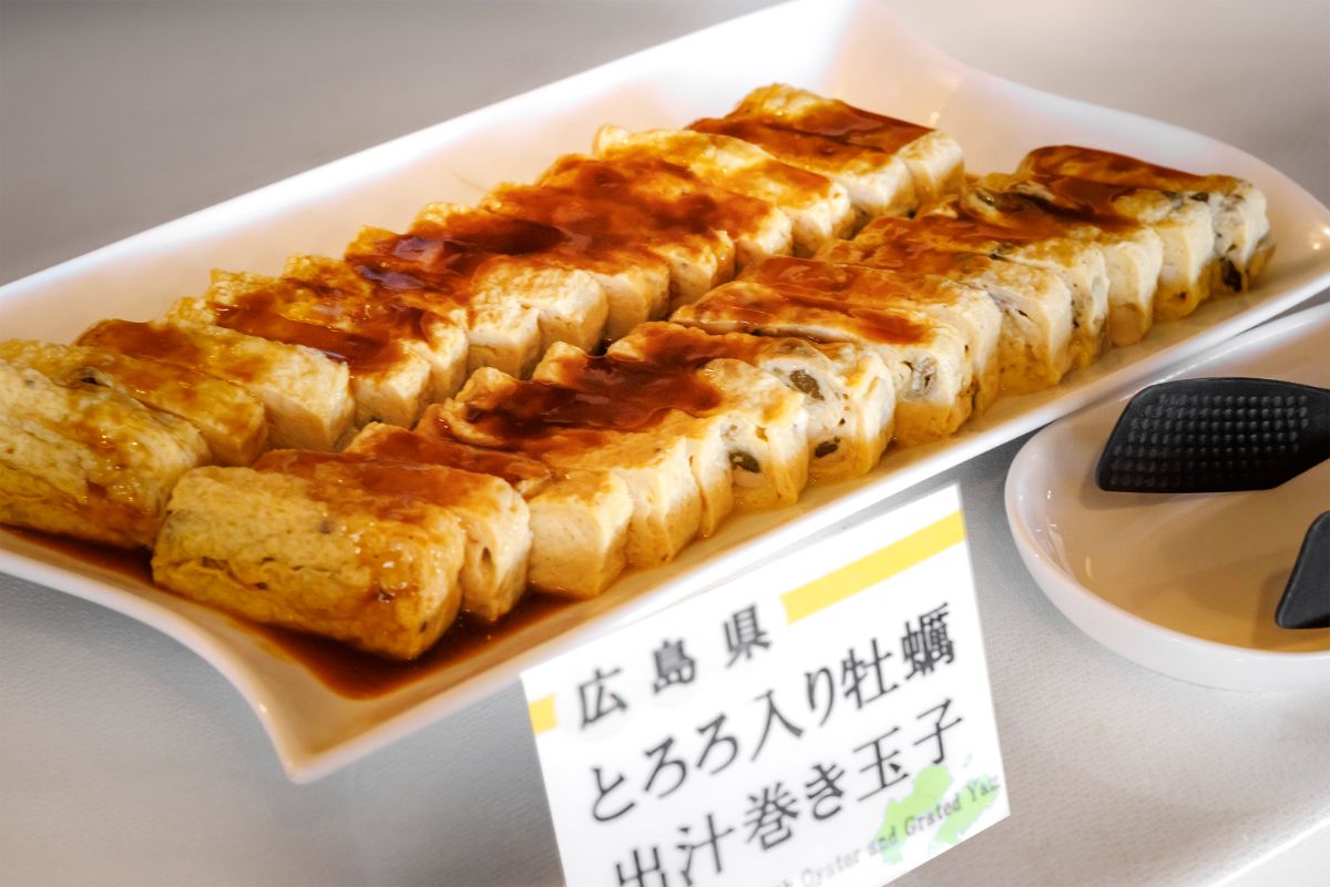 とろろ入り牡蠣出汁巻き卵