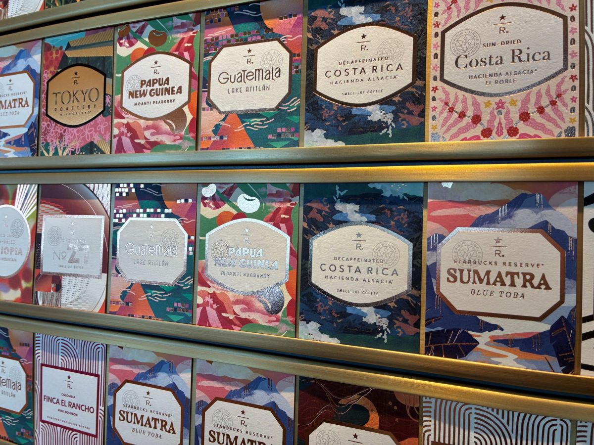 右から2つ目のところにあるのがコスタリカのエデュケーションカード