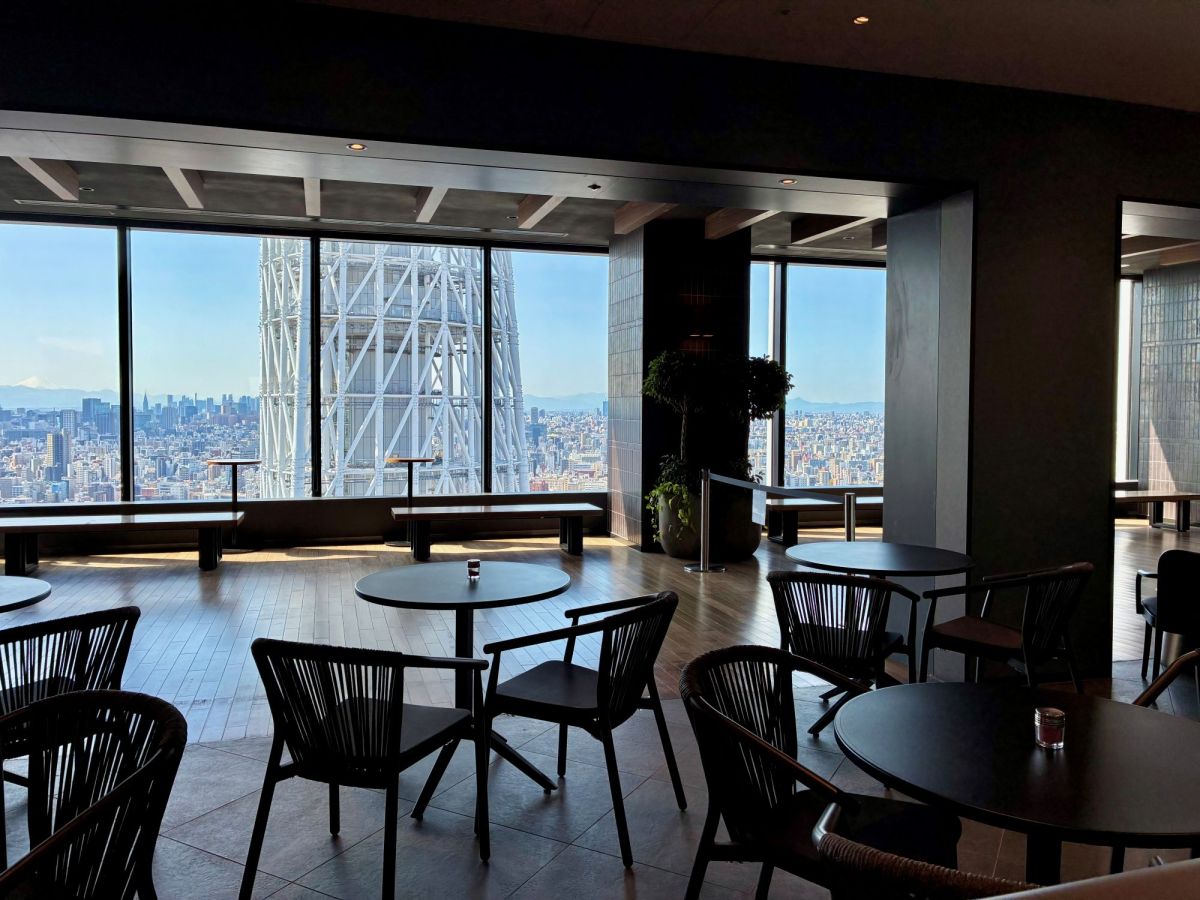 席からもこの距離でスカイツリーが拝める