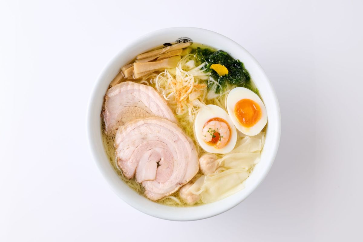 「塩らーめん贅沢盛り」1350円