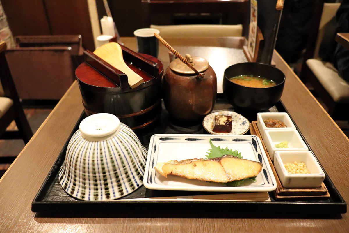 「季節のおひつ膳」1450円