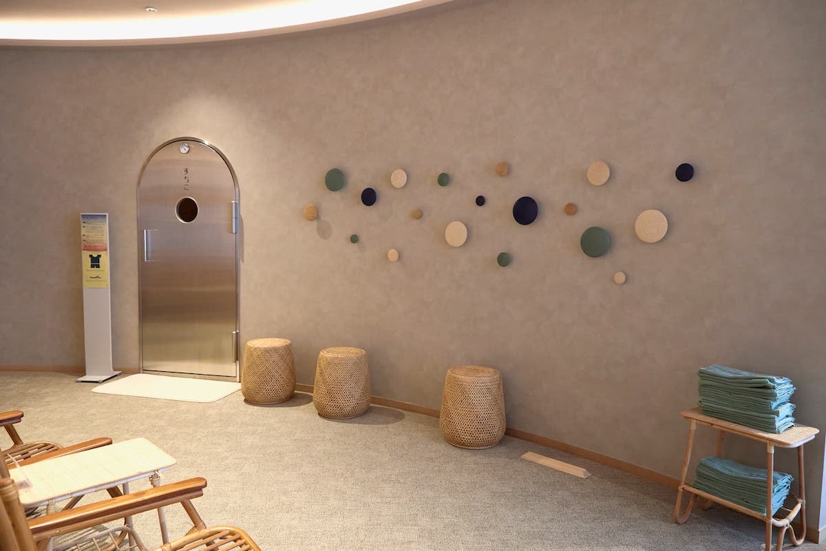 「トトパラウンジ」にある薬草スチームサウナ「すちこ」