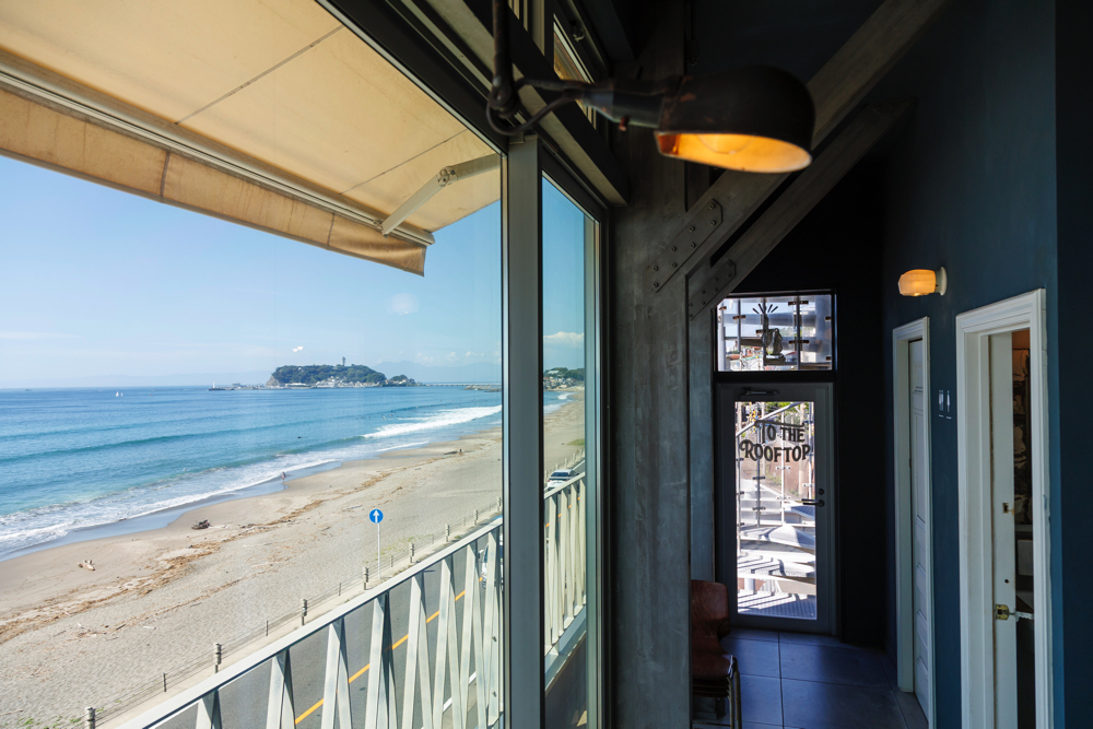 七里ガ浜Double Doors NAVY店内からの景色