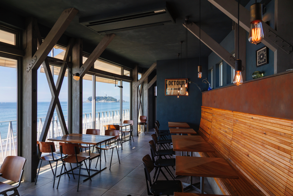 Double Doors NAVY店内