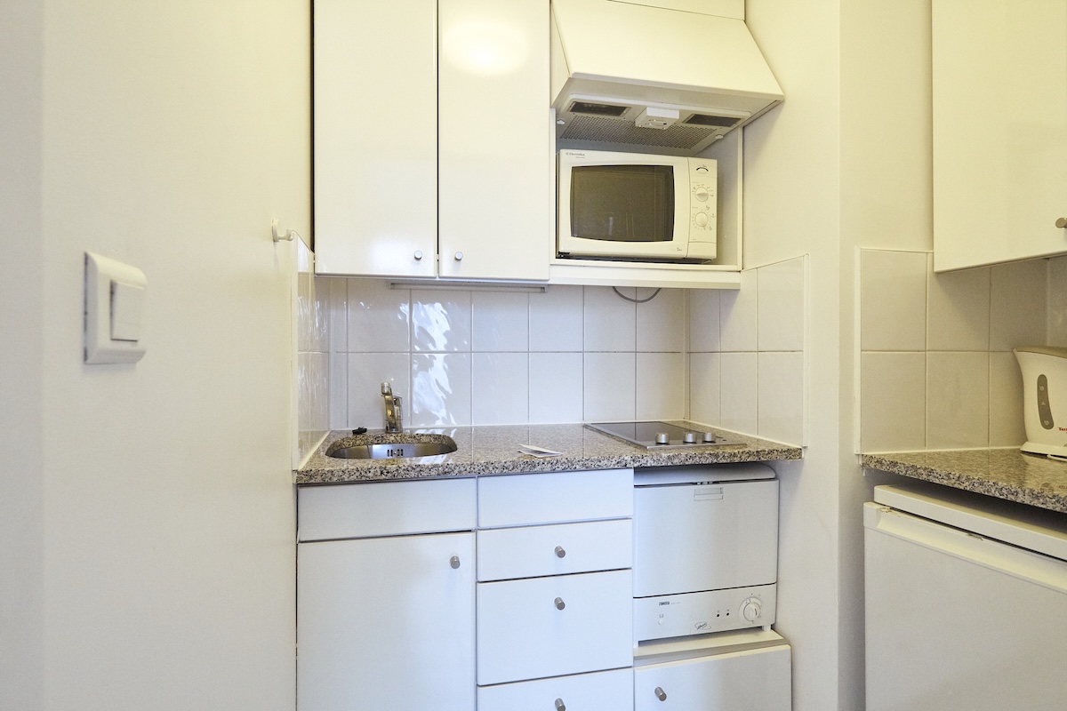 パリは小さなキッチンが多い。でもキッチン付きの宿を選ぶだけで旅はぐんと快適になる