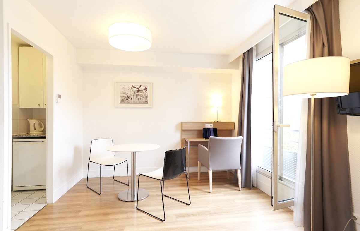 パリの2階は日本の3階にあたる。階数のカウントが異なるので注意