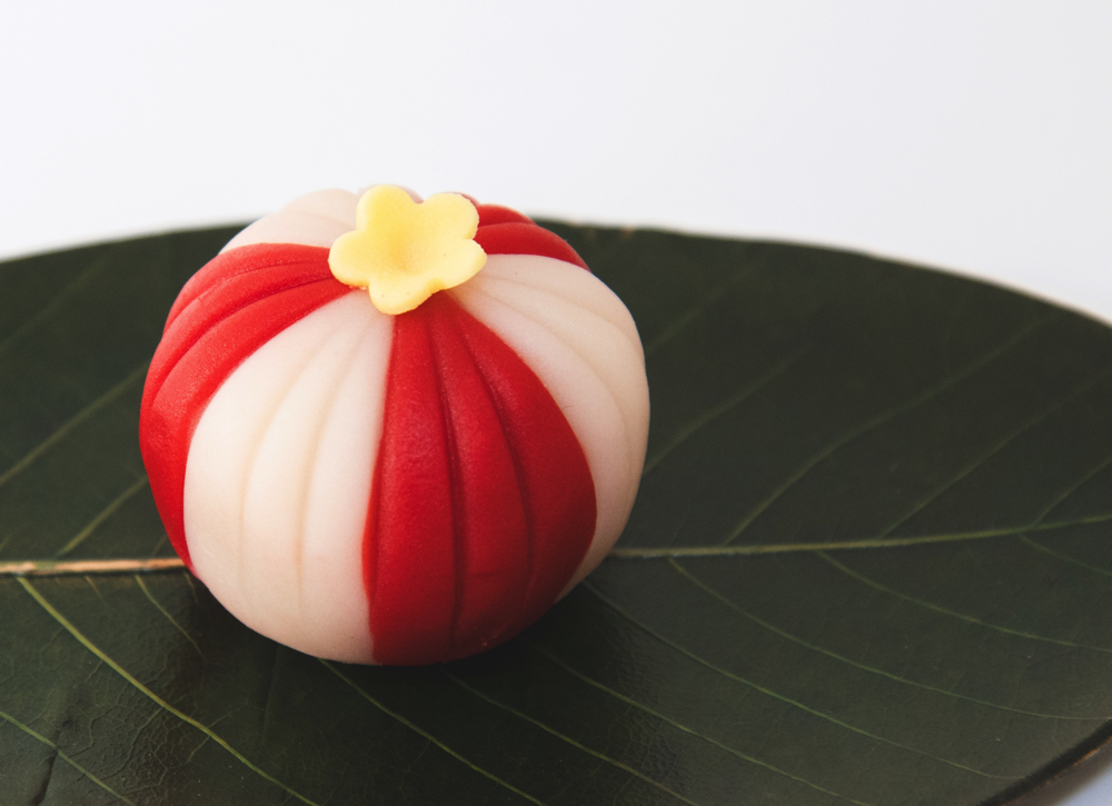 鎌倉 創作和菓子 手毬の上生菓子1個540円〜（写真は手毬）