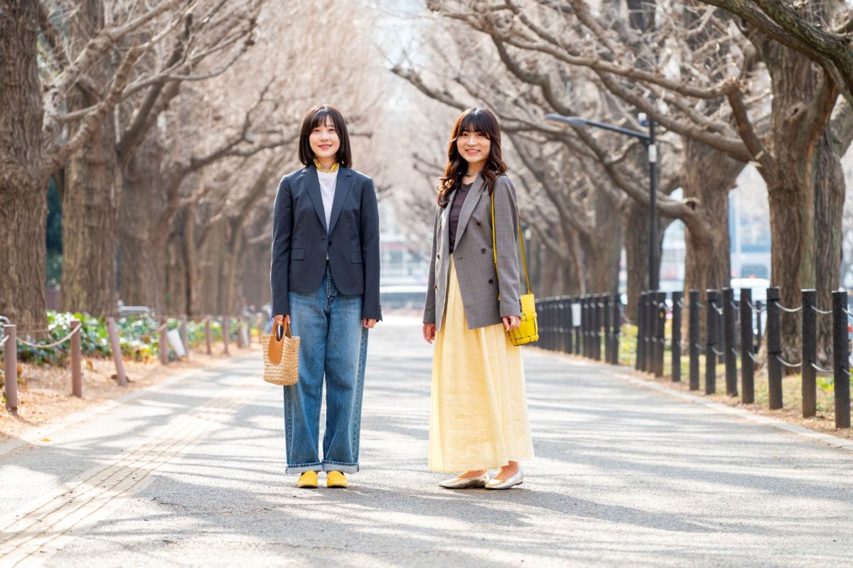 写真左：オーダースーツ（シングルジャケット）2万3100円～、 右：オーダースーツ（ダブルジャケット）2万6400円～（すべてKASHIYAMA）