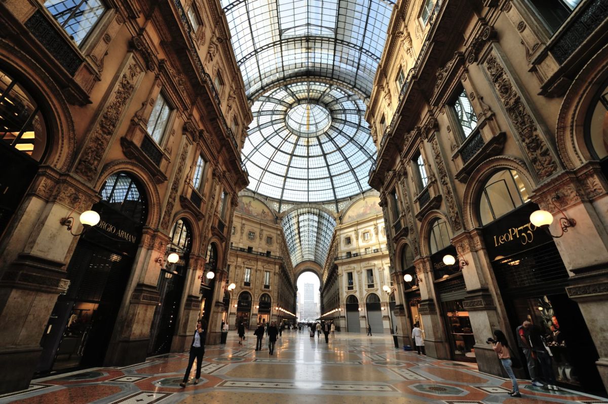 毎年春と秋にはミラノ・コレクションが開催され、多くの人が訪れる